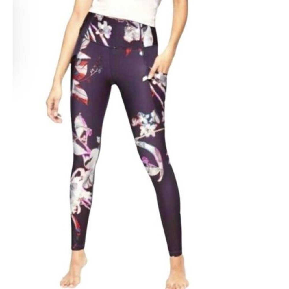 Athleta Women's Salutation Magnolia Purple Floral Workout‎ Legging. Size S